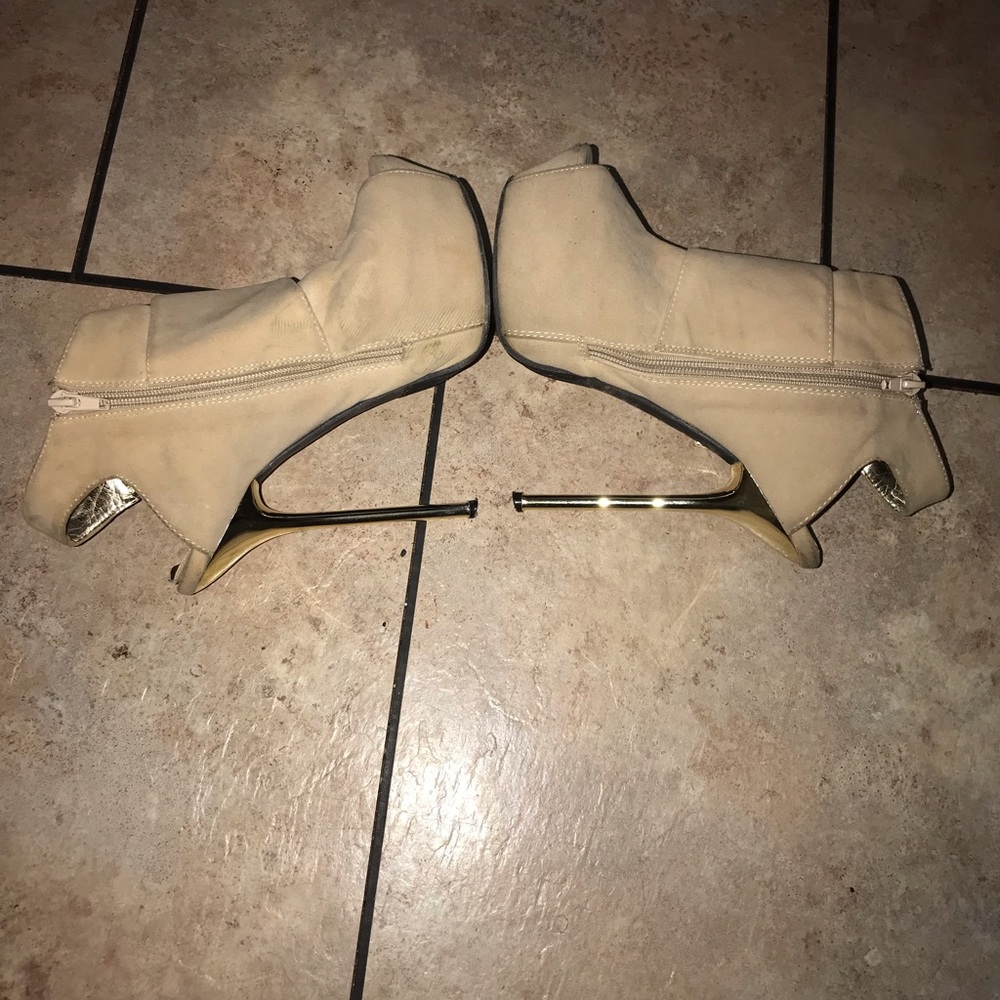 Tan buckle stiletto